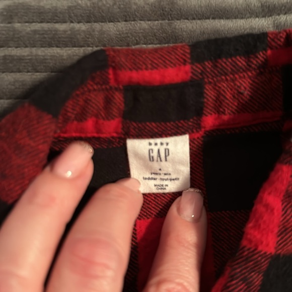 Black and red flannel shirt - Picture 2 of 2